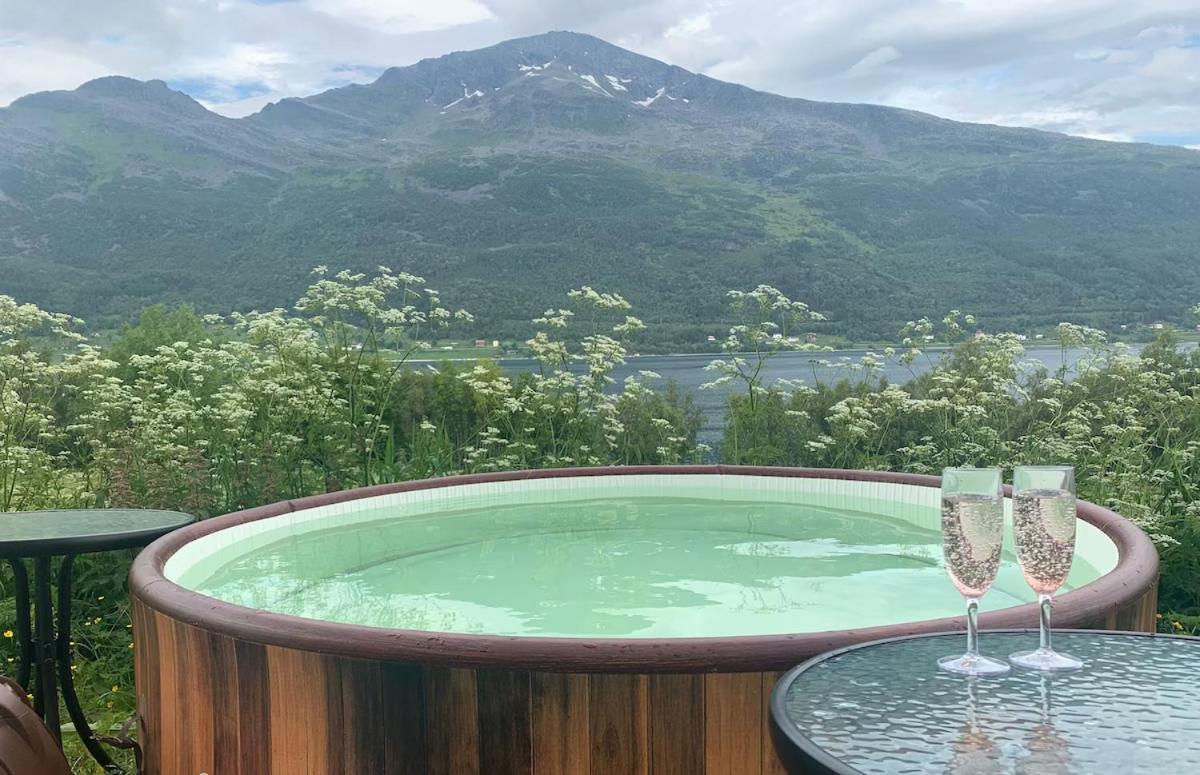 Tjeldoya Slott Hotel Hov  Bagian luar foto